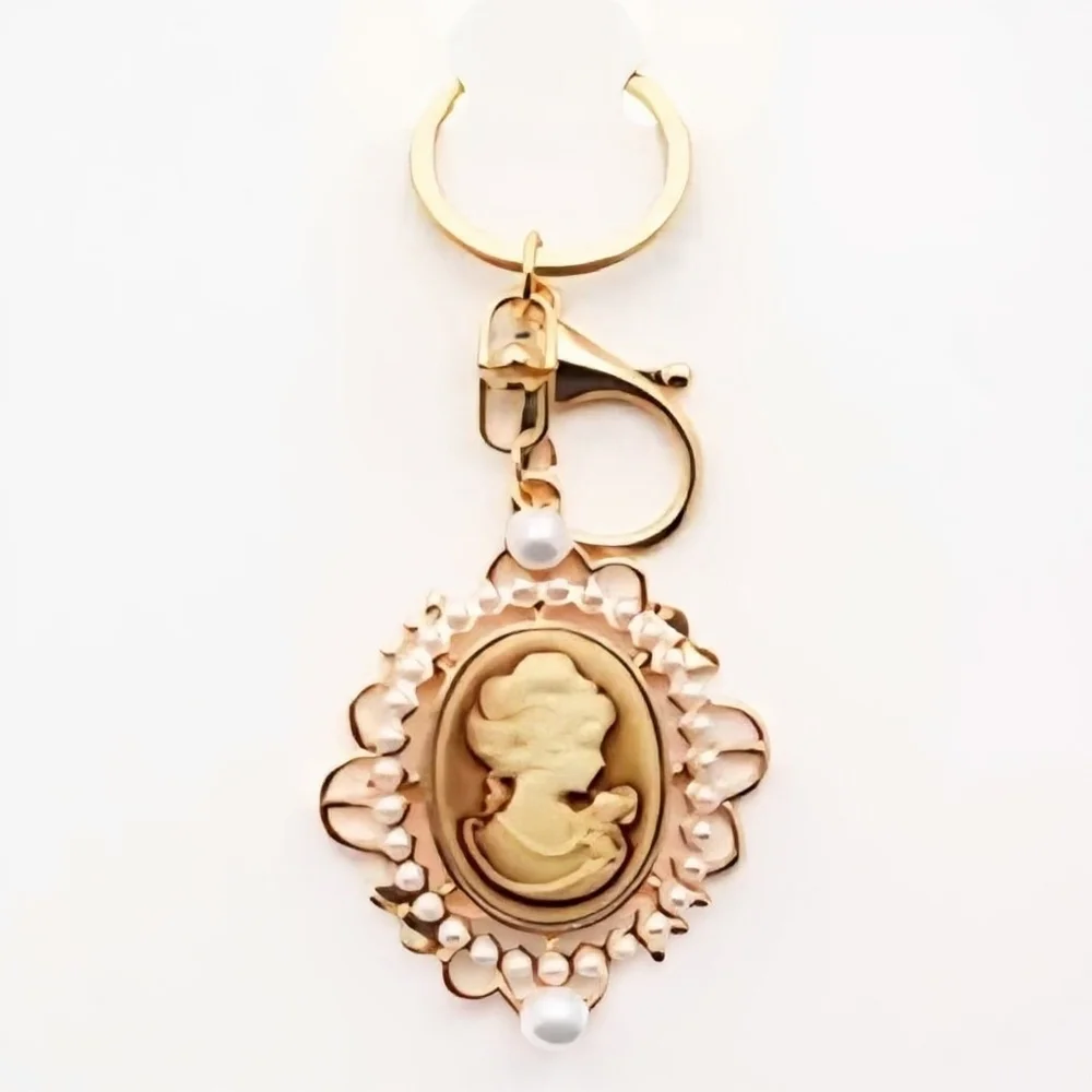 Gold Cameo Pearl Keychain - Available‎ In Six Colors